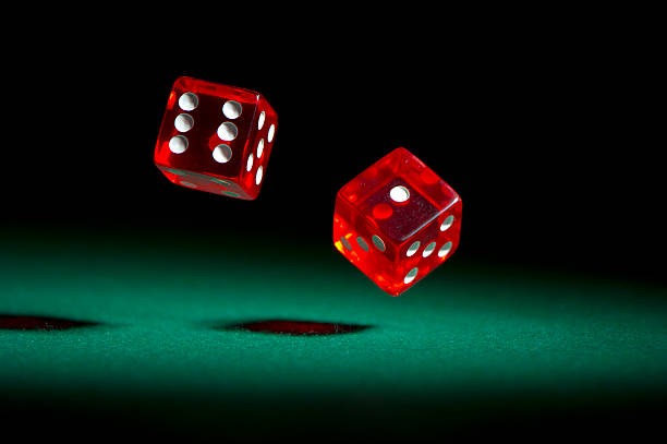 Live Baccarat table at salam88 alternatif with dealer and card layout